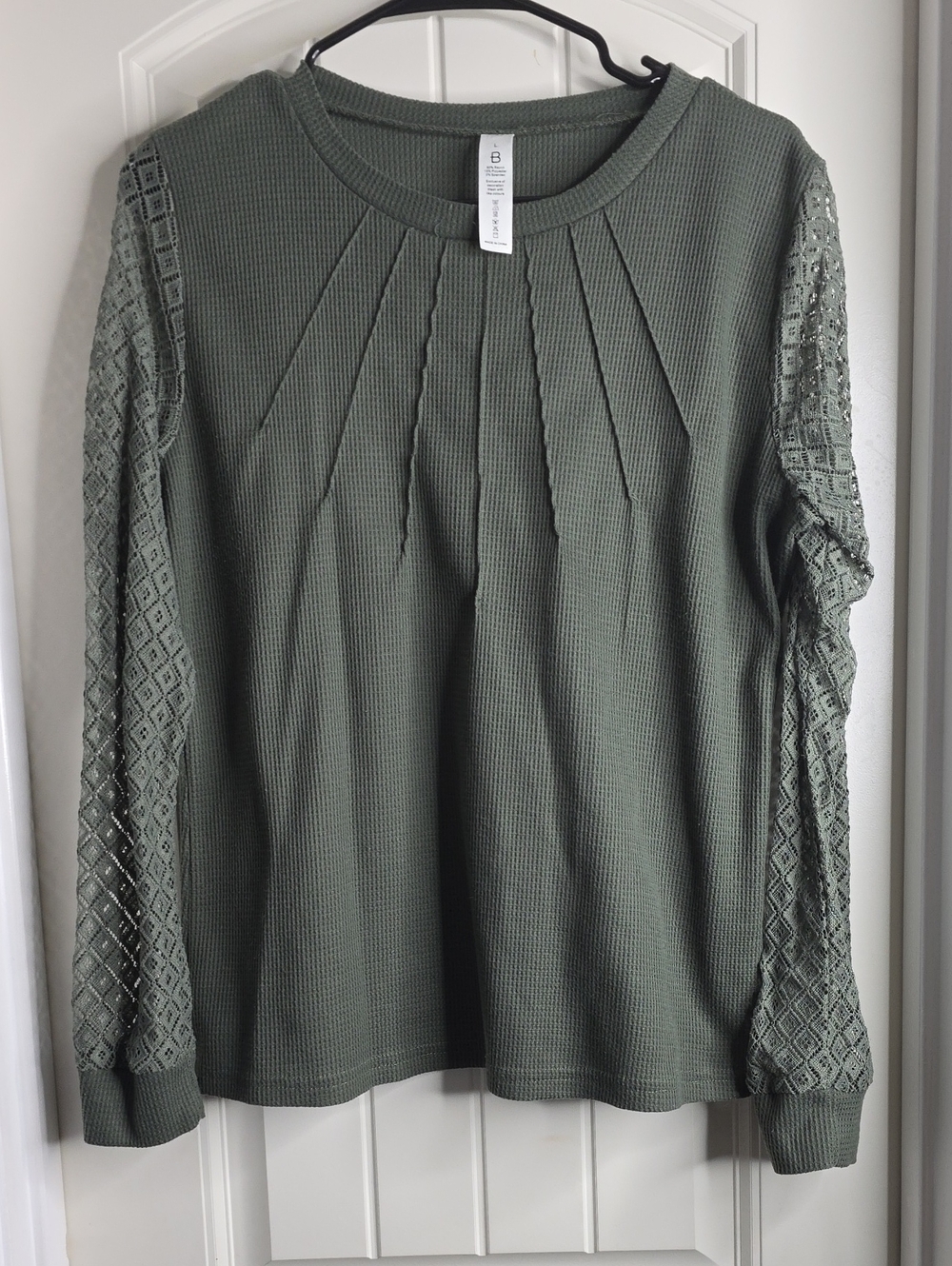 Women’s Olive Green Lace-Sleeve Thermal Top